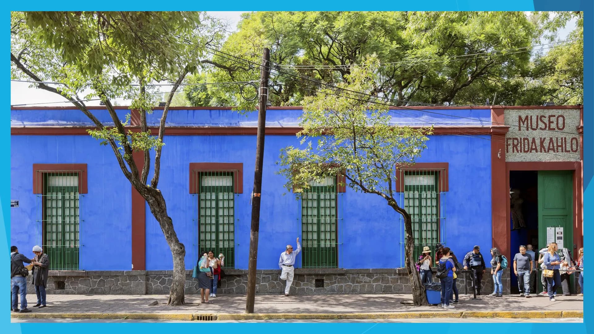 DRES
P
MUSEO
FRIDA KAHLO LA CASA AZUL
El Museo Frida Kahlo está ubicado en la calle de
Londres 247, en uno de los barrios más antiguos de la