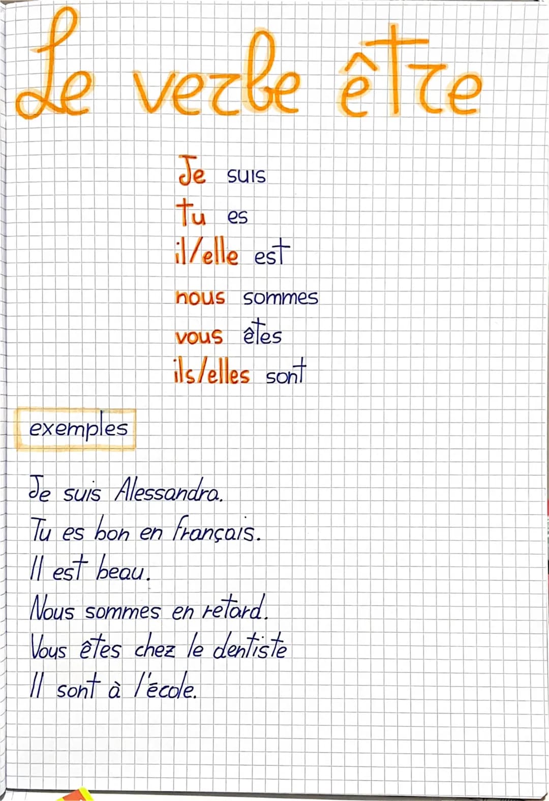 Le vezle être
Je suis
Tu es
il/elle est
hous sommes
vous êtes
ils/elles sont
exemples
Je suis Alessandra.
Tu es bon en français.
Il est beau