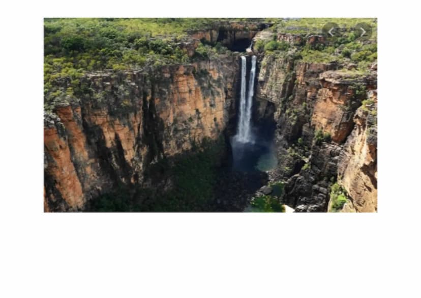L'Oceania
L'Oceania è un continente insulare, infatti è composto solo da isole, situate
tra l'Oceano indiano e l'Oceano
pacifico. L'isola pi