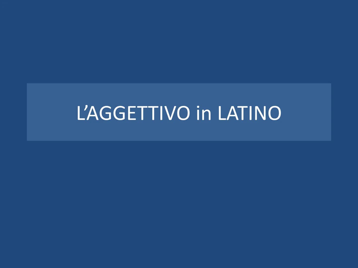 L'AGGETTIVO in LATINO Gli aggettivi in latino si dividono in due gruppi:
1ª classe
si declinano come i
nomi di 1a e di 2a
declinazione
Ognun