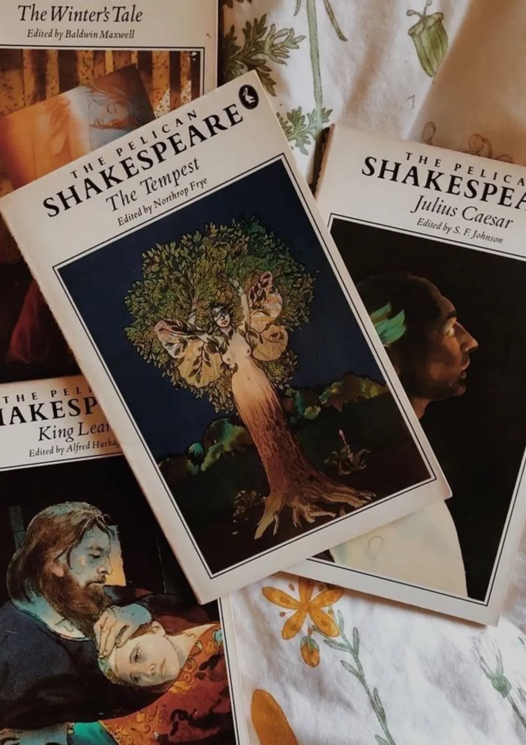 The Winter's Tale
Edited by Baldwin Maxwell
THE PELICAN
SHAKESPEARE
The Tempest
Edited by Northrop Frye
THE PEL
HAKESP
King Lear
Edited by A