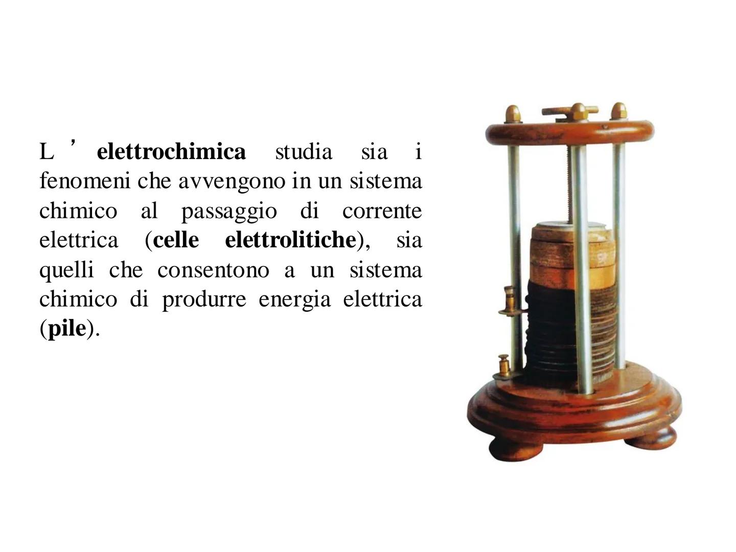 Elettrochimica L'elettrochimica studia sia i
fenomeni che avvengono in un sistema
chimico al passaggio di corrente
elettrica (celle elettrol