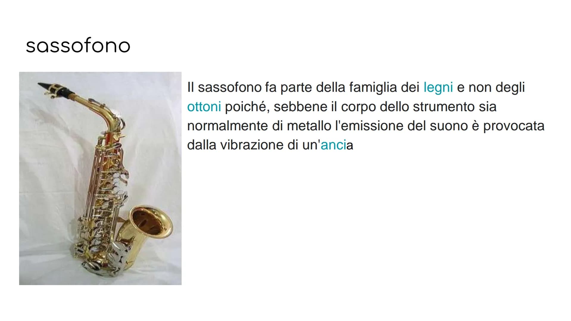 GLI STRUMENTI A FIATO
GLI STRUMENTI A FIATO SI DIVIDONO IN 2
FAMIGLIE
legni
ottoni GLI STRUMENTI
COMPONGONO
CHE
LE FAMIGLIE
I LEGNI: flauto 