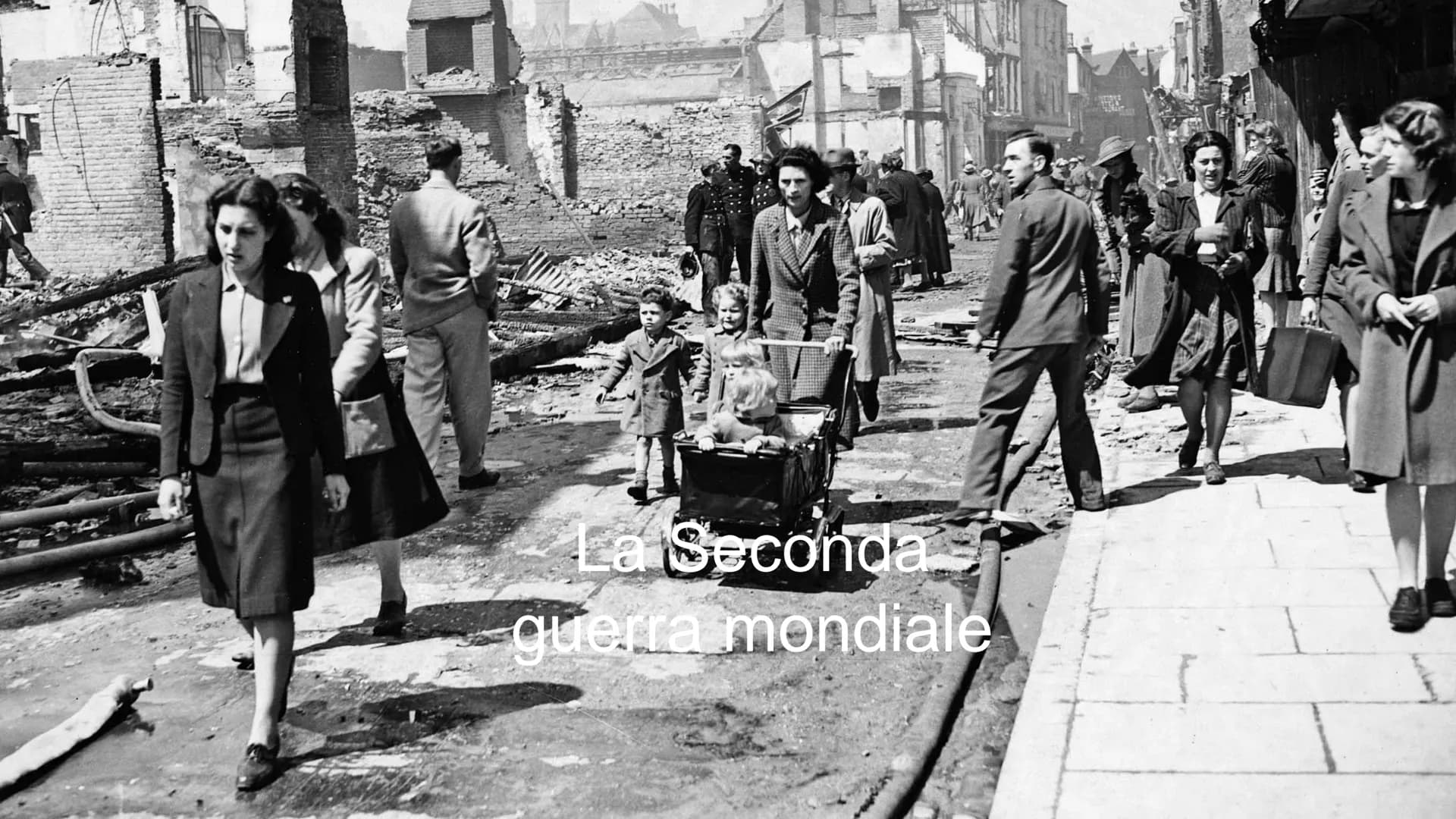 La Seconda
guerra mondiale LA SECONDA GUERRA MONDIALE
LE FASI INIZIALI DELLA GUERRA
Convinto che la Germania abbia il diritto di conquistare