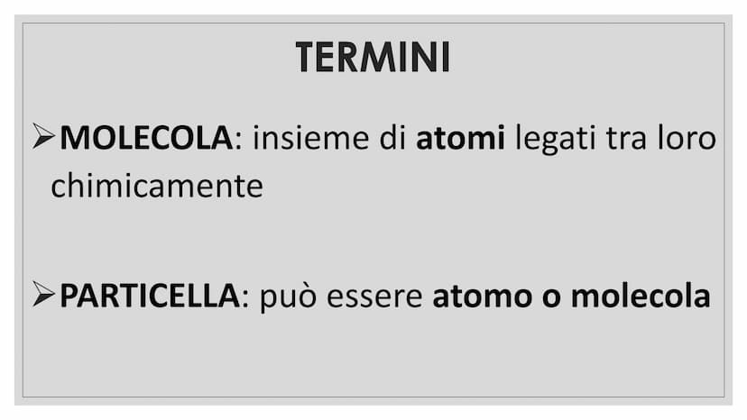 CHIMICA TERMINI
➤MOLECOLA: insieme di atomi legati tra loro
chimicamente
PARTICELLA: può essere atomo o molecola TERMINI
SOSTANZA PURA: form