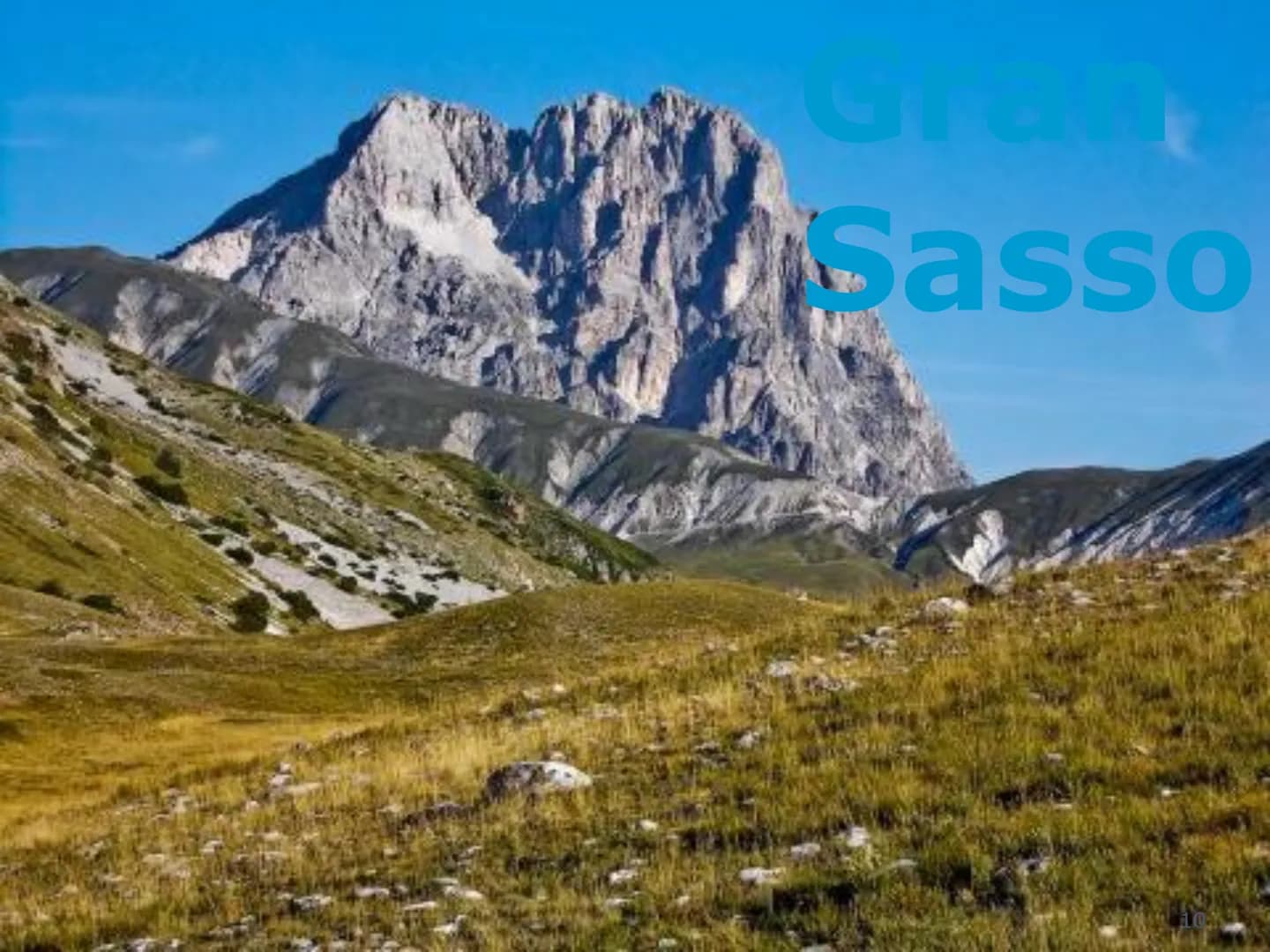 L'ITALIA
IL MIO PAESE
1 L'Italia è
una
penisola
Una terra ricca di storia
dove in uno spazio esiguo si
alternano climi e paesaggi
diversi.
H