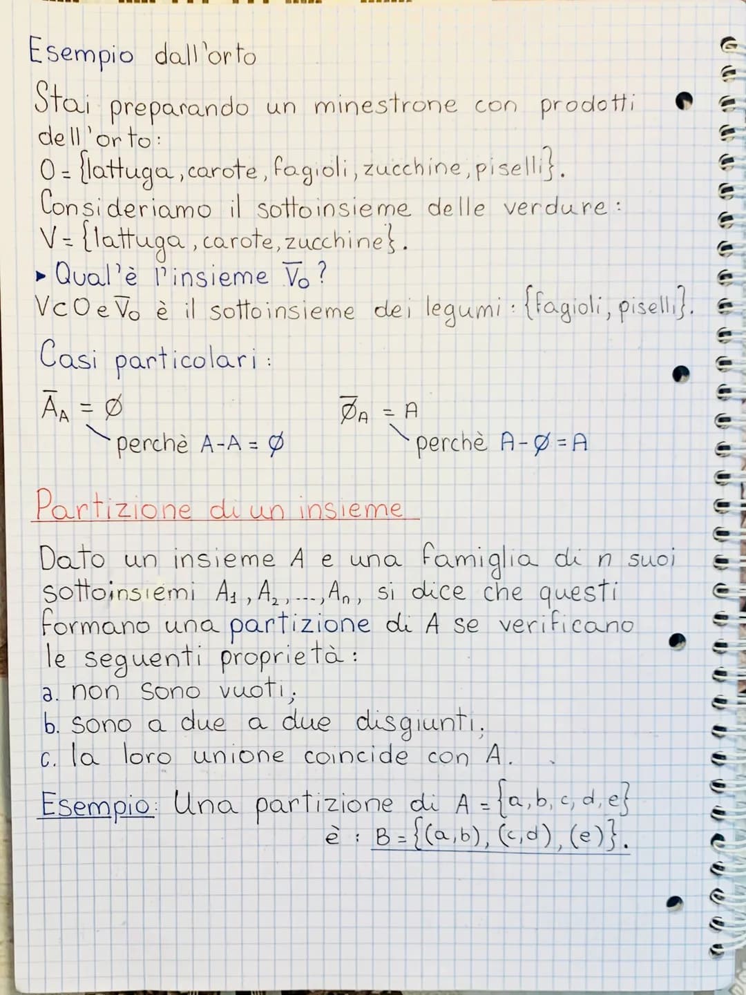 ONNINILIMILILI.
Che cos'è un insieme?
Un insieme è un raggruppamento di elementi
per i quali esiste un criterio oggettivo che
permette di st