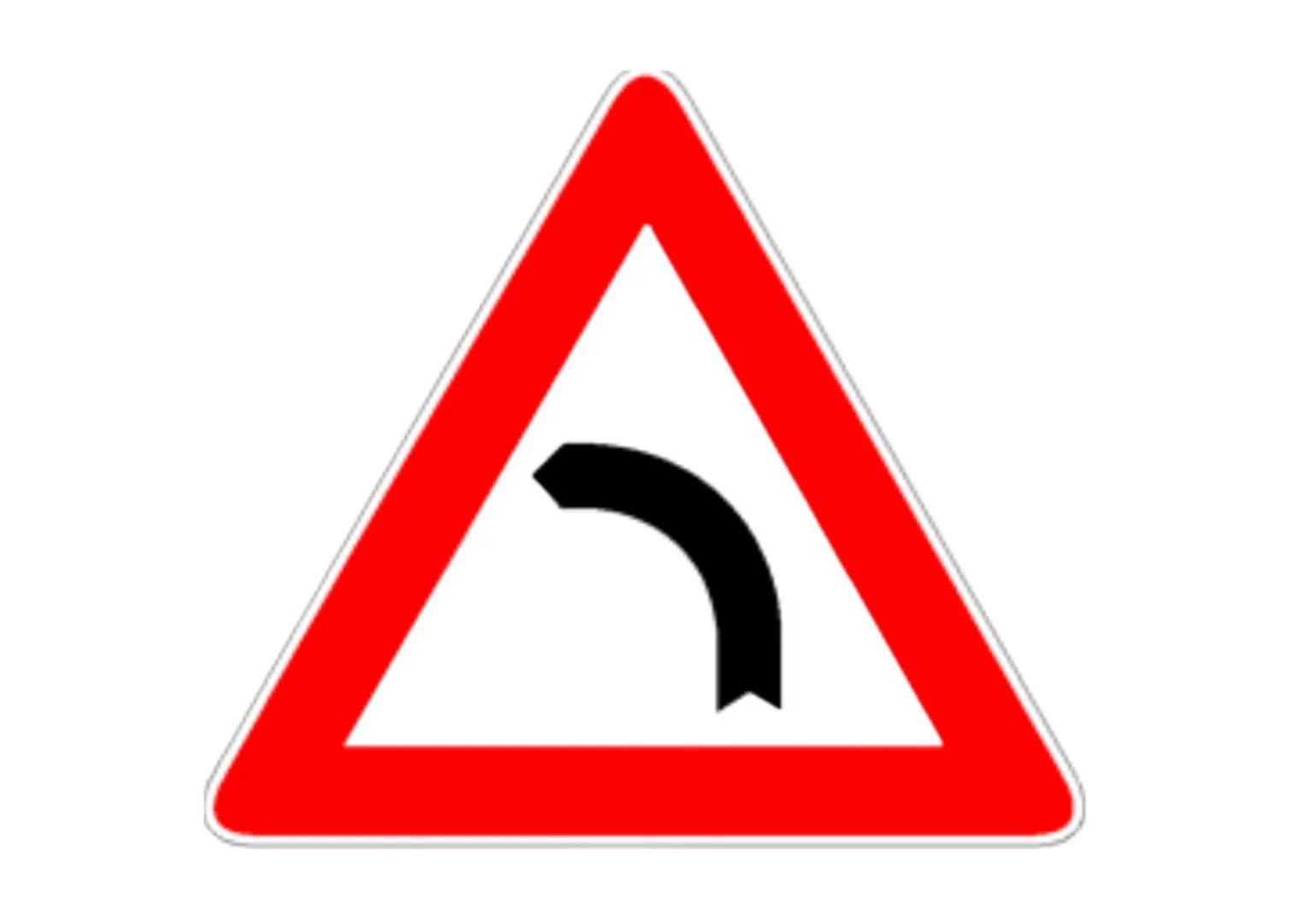 segnali di
pericolo # strada deformata
Preannuncia un tratto di strada
- In cattivo stato
- Con pavimentazione irregolare
- Dissestata
↑