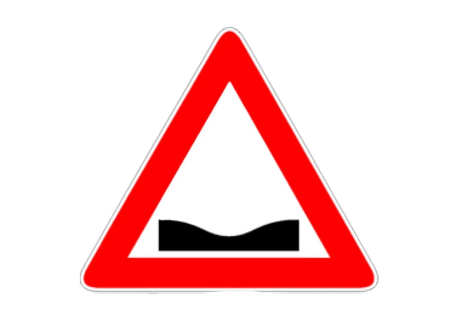 segnali di
pericolo # strada deformata
Preannuncia un tratto di strada
- In cattivo stato
- Con pavimentazione irregolare
- Dissestata
↑