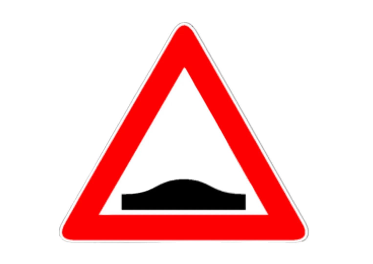 segnali di
pericolo # strada deformata
Preannuncia un tratto di strada
- In cattivo stato
- Con pavimentazione irregolare
- Dissestata
↑